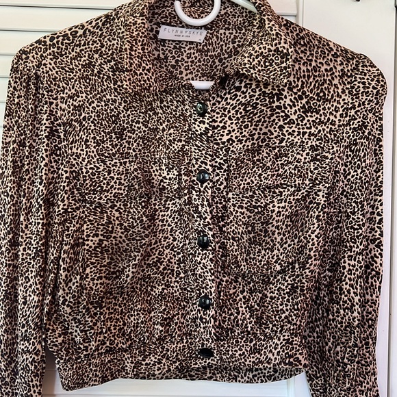 Flynn Skye π Leopard crop top button up XS - Picture 4 of 5